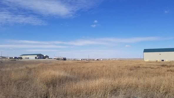 RJ Corman-5,000 SQ FT Shop On 10 Acres With Office Trailer : 6011 138th Ave NW, Williston, ND 58801